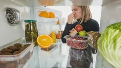 Wat je in de koelkast kunt leggen om de geur voorgoed te verwijderen - een simpele huistruc